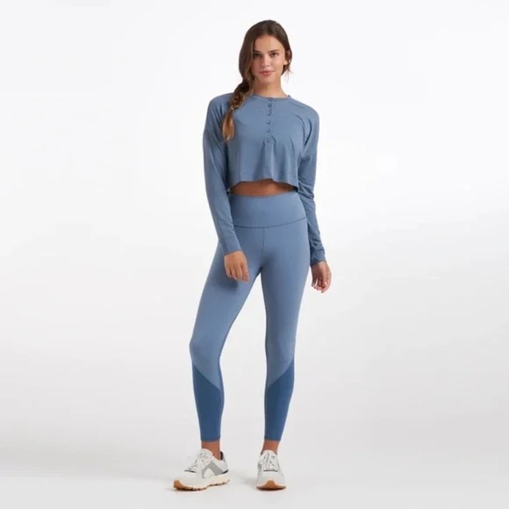 Vuori Blue Avalon Cropped Henley Top XL Activewear Athleisure Spring Gym Workout - Picture 2 of 11